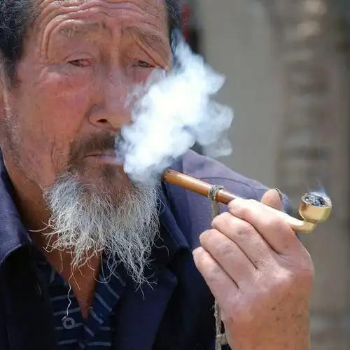 有存款的老人晚年幸福吗85岁大爷我有500万存款晚年却很惨