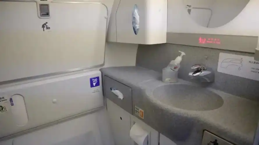 支线航空重回首都机场 坐国产飞机去草原