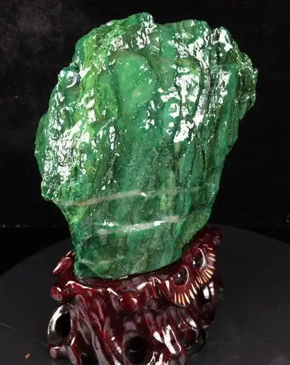 自然界中绿色石头种类繁多保持原有的特性也很高雅