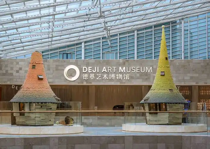 除了艺术之旅参观博物馆,酒店客房内电视还专门开辟专栏,播放由南京