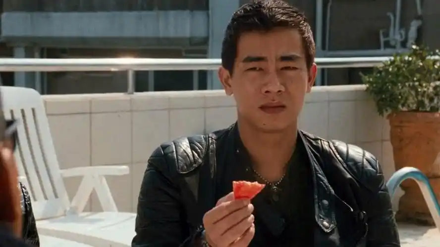 上线就冲上第一三大平台强推陈小春新电影凭什么豪横