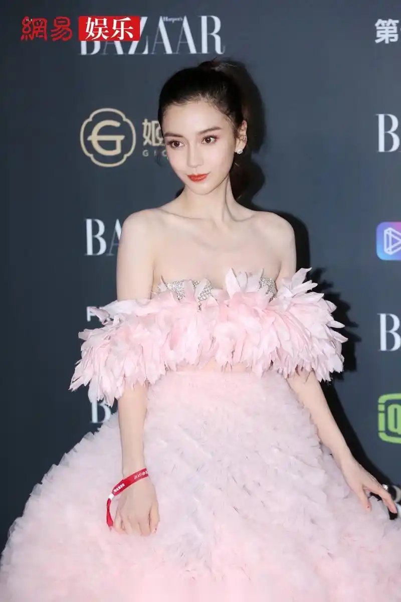 angelababy芭莎慈善夜礼服来了!