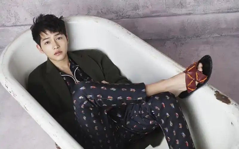 宋仲基时尚帅气写真图片桌面壁纸