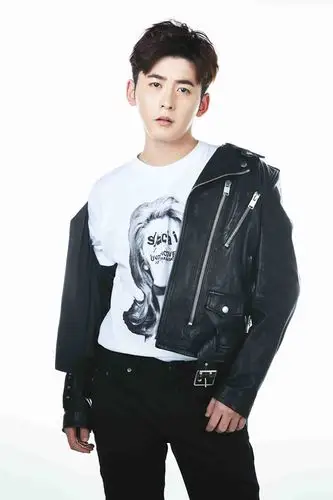 柴格最新时尚大片 变身炫酷男孩