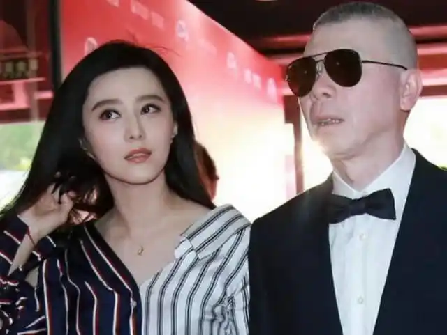 范冰冰和冯小刚早期活动照曝光,特别是镜头下移后:图四亮点满满