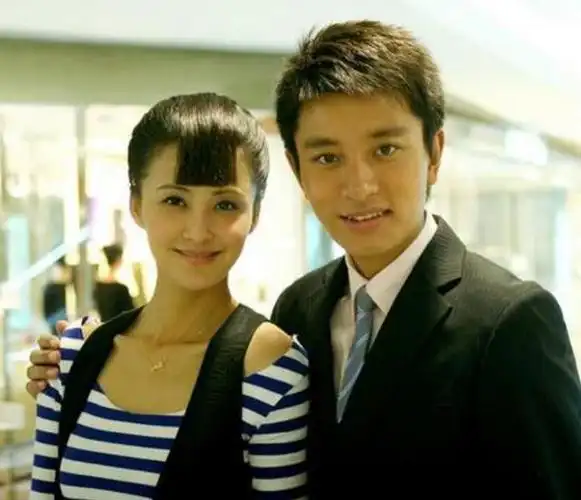 回顾王志飞张定涵3天闪婚幸福至今捐出礼金68万自己租房住