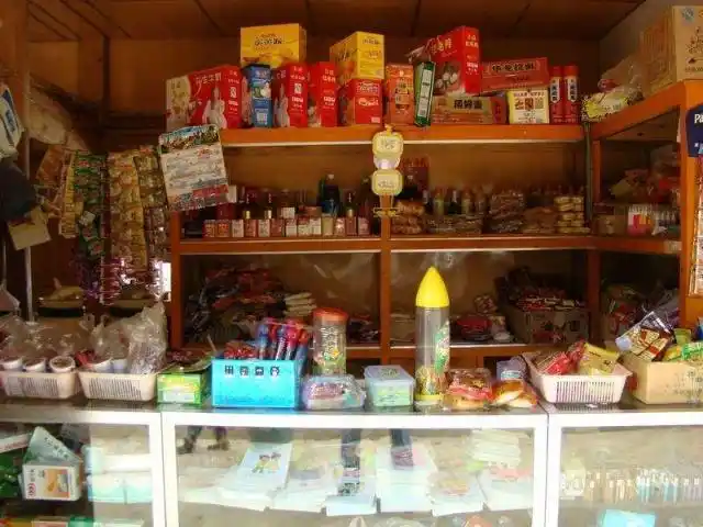 农村小卖部的山寨零食上好佳不算啥最后一种让人哭笑不得