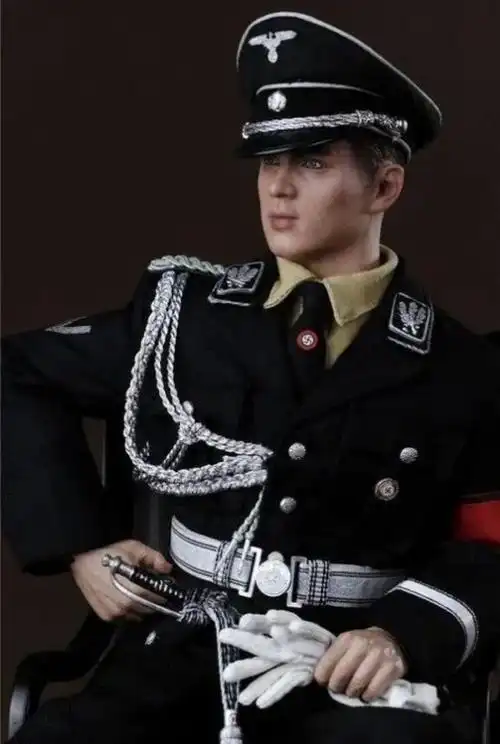 谁设计了二战德军的军服?华丽的军服外表下,是罄竹难书的罪恶