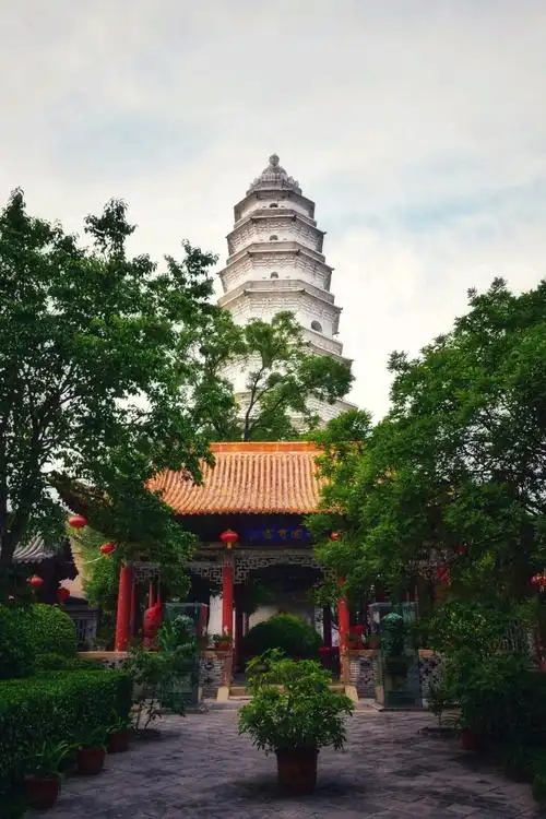 【太谷景点图片】无边寺白塔