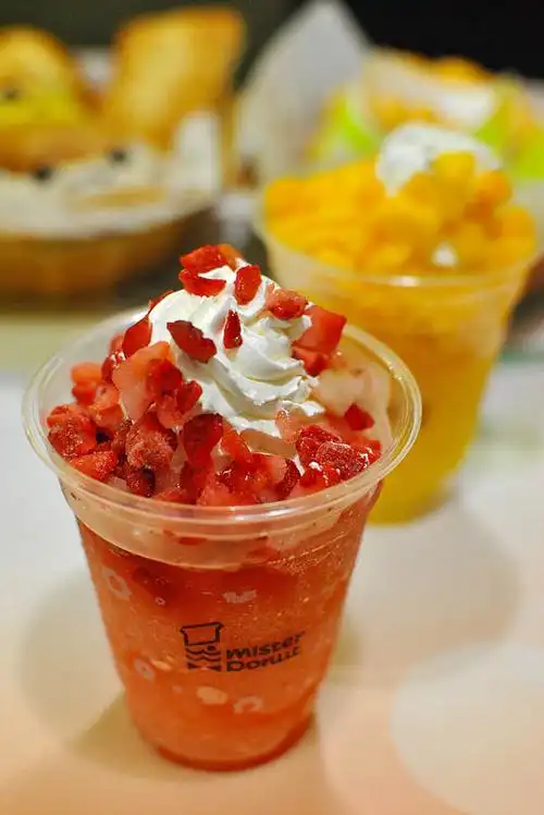 草莓鲜果冰沙$90