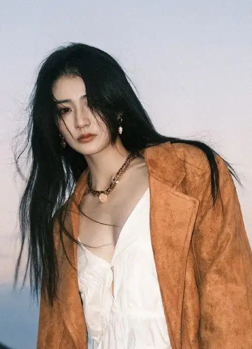 女明星为何偏爱美拉德穿搭##张小斐机场美拉德穿搭