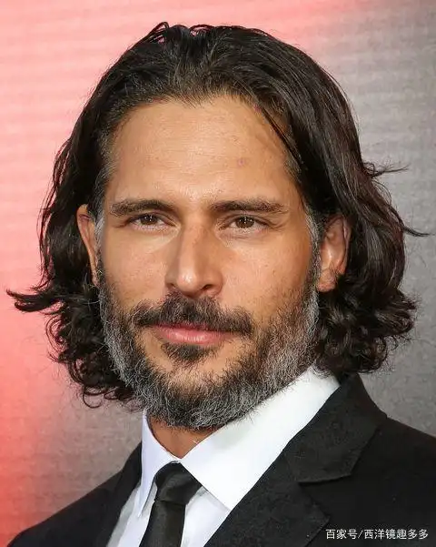 来看看这些男星的长发造型吧