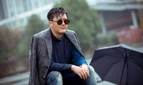 越过山丘开播百变大叔柳小海倾情演绎