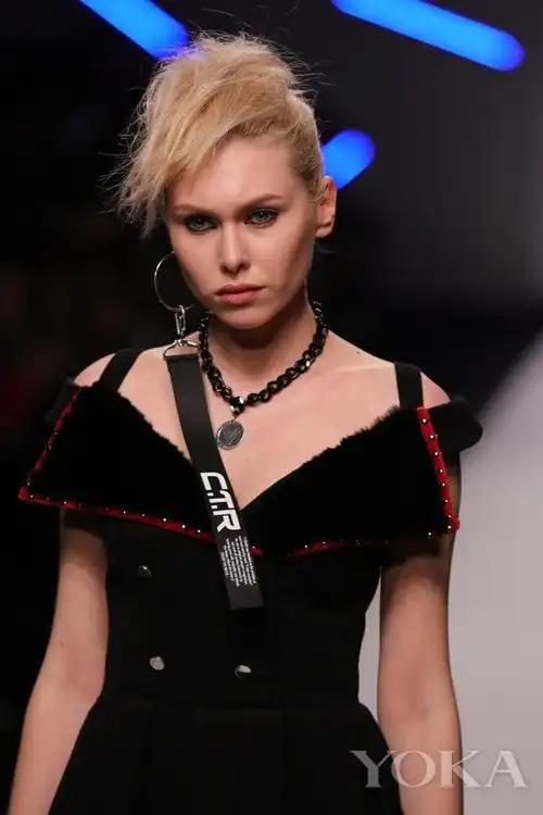 朋克反转发髻 创意发型解密