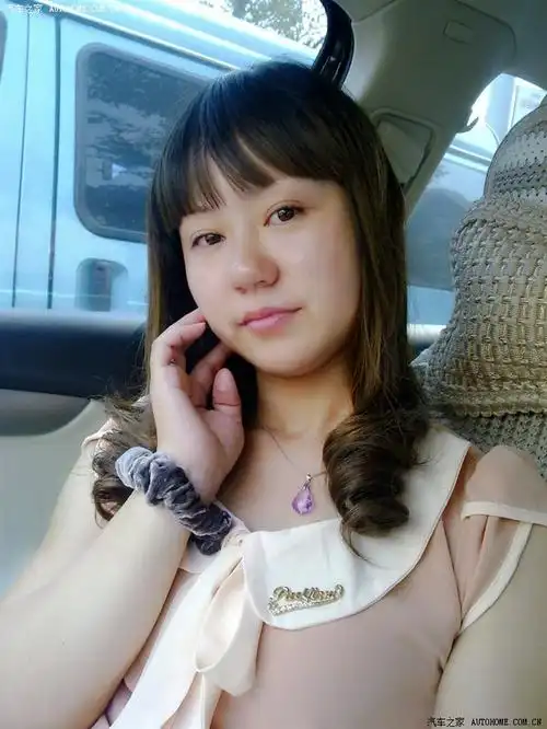 好吧为了认证我也发个放了俩张老婆的照片