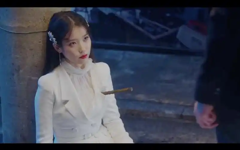 德鲁纳酒店(2)震惊!"无辜"美少女当街被袭击!凶手潜逃失败!