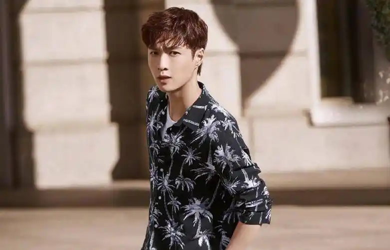 多大,我们坐出租车,司机说今天拉的四五十岁一问都是来看张艺兴演唱会