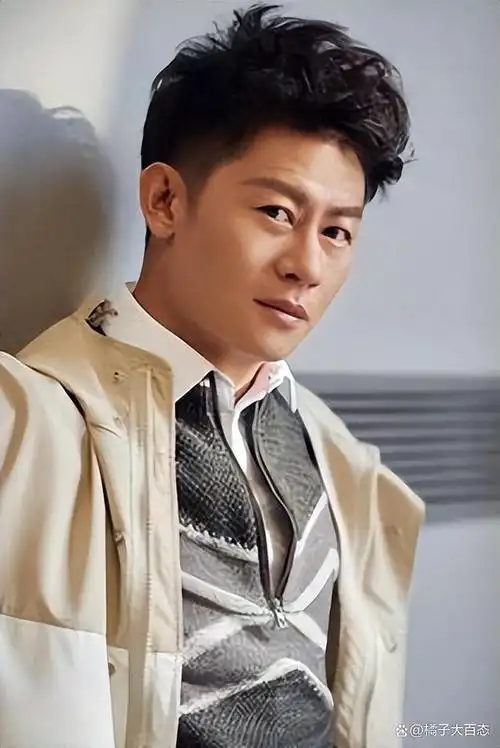 李健19岁演戏42岁因狂飙爆火娶了初中恋人还是好男人