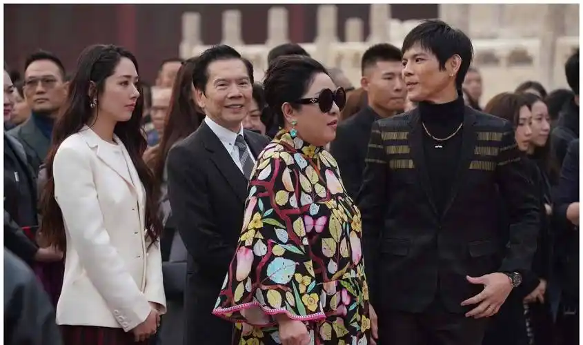 向华强背后的女人,特讲义气!