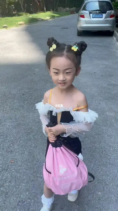 今天给拉丁小课扎了个哪吒头