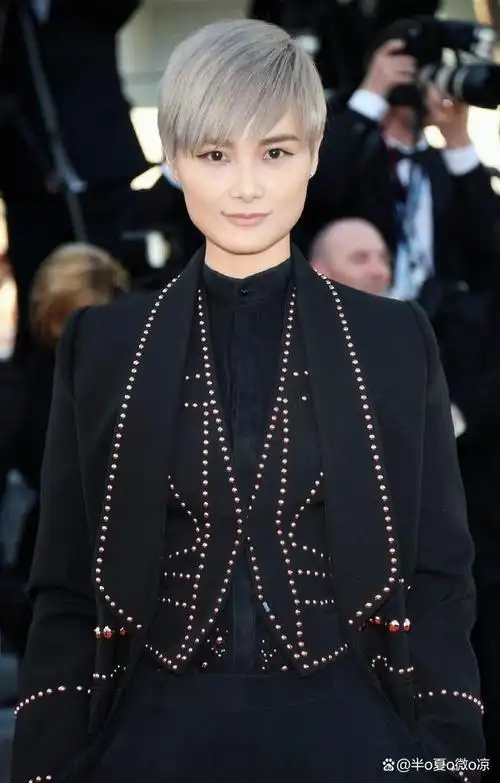 独特遭遇下的坚韧巨星李宇春的不朽音乐传奇