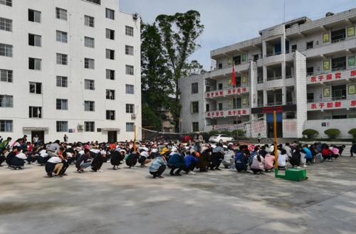 邻水县护邻乡中心校开展防灾减灾应急演练