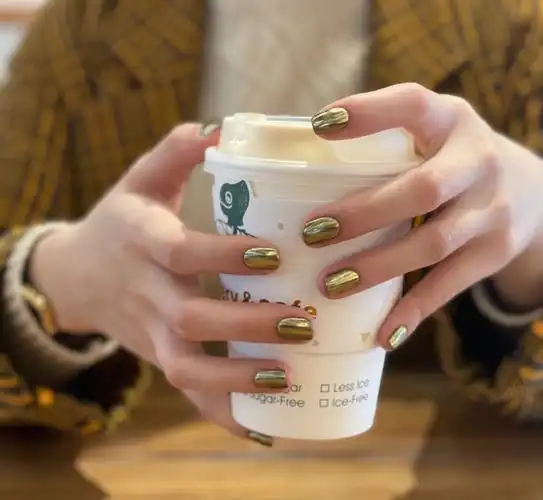 纯色美甲之秋冬必做款金色