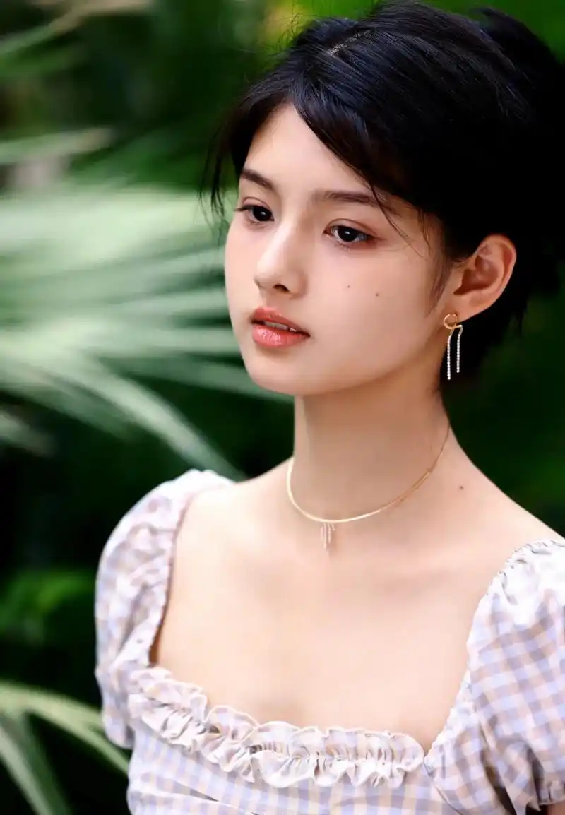 中国内地女演员,2014年出道,天浩盛世签约艺人,大家觉得她能火起来吗?