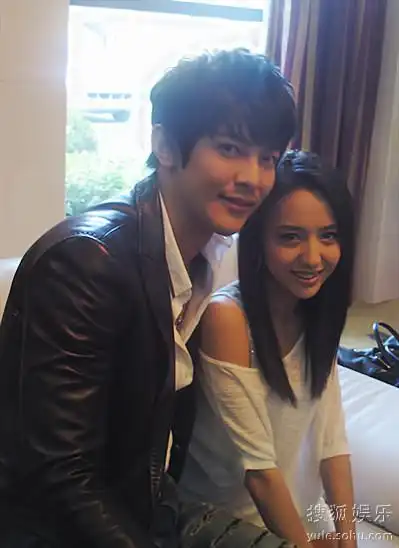 佟丽娅汪东城入住《紫宅》 人气偶像首"触电"