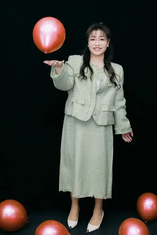 收着喜剧的劲贴近真实梦想蒋诗萌每个角色都像现实生活里存在的人