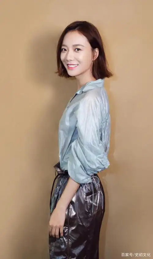 图一是女神王珞丹,短发的样子,仙女十足!