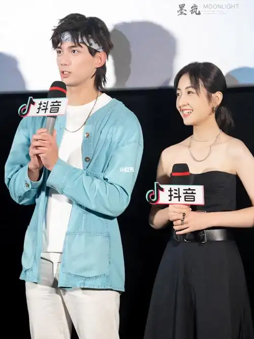 吴磊张子枫漫画里的狼尾头少年盛夏未来cp