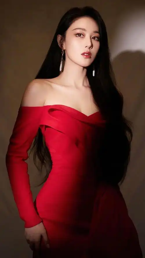 又一次被长发的张馨予惊艳到,这也太美了