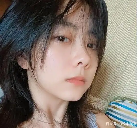 谭松韵素颜出镜看起来像18岁,没有瑕疵的肌肤真令人羡慕