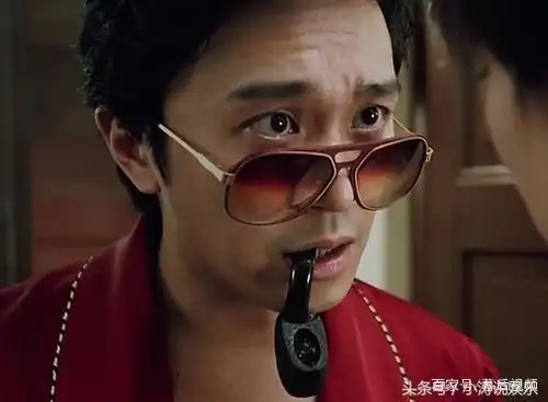 星爷抽烟的样子真帅