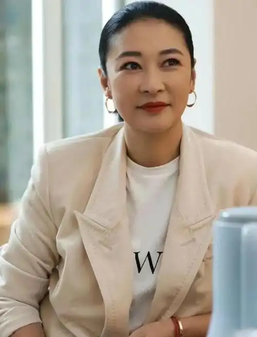 管虎梁静香港街头牵手丁昱彤彻底崩溃决意寻死并再曝猛料