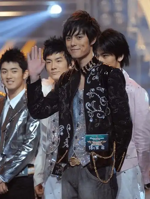 最终,有着188cm身高,长相帅气的张超也在比赛中取得了不错的成绩,获得