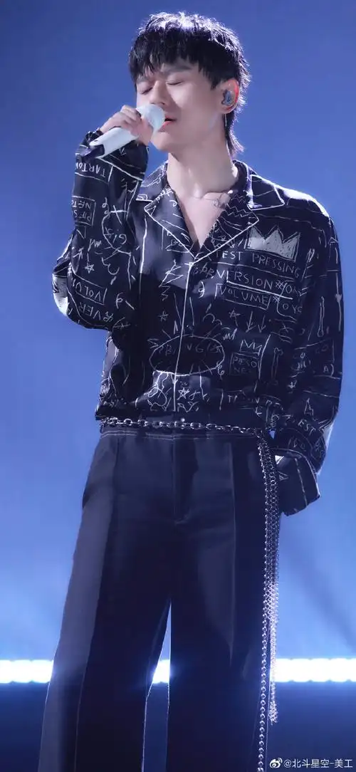 张杰超话#张杰未live巡回演唱会##张杰声生不息宝岛季#【壁纸6p】浪漫