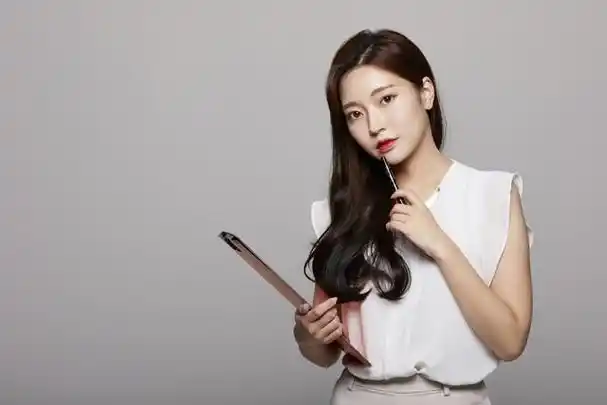 颜值出众越看越迷人的三个星座女