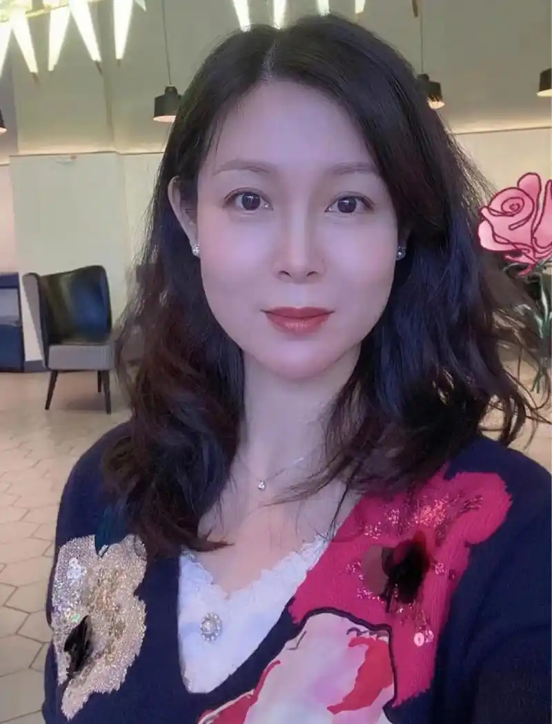 四十岁的成熟美丽韵味阿姨,四十岁的女人最美丽最有风韵,你是喜欢小