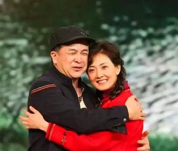 牛莉近照鼻子奇怪不敢认,这些小品女星,都变化好大快认不出来了_蔡明