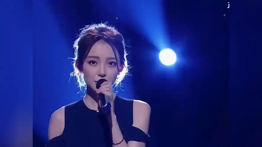 郑少秋 的经典歌曲#笑看风云 原来是黄霑写的,怪不得直逼人心#汪小敏