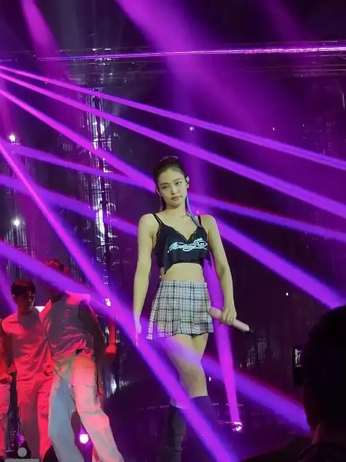 jennie海外巡演舞台"走光"?