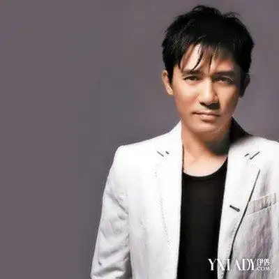 梁朝伟回头照帅气迷人回头一笑魅力满分