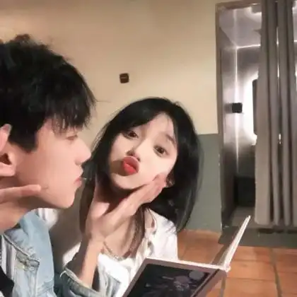 2022最火亲密情侣头像图片