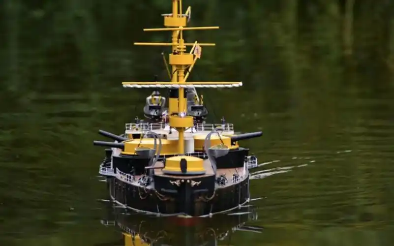 中国北洋水师定远号铁甲舰1:72比例模型.