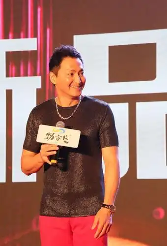 何家劲频频内地走穴捞金60岁颜值身材极佳转型商人身家过亿