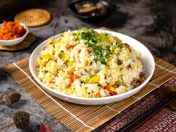 美食摄影鸡蛋香肠炒饭