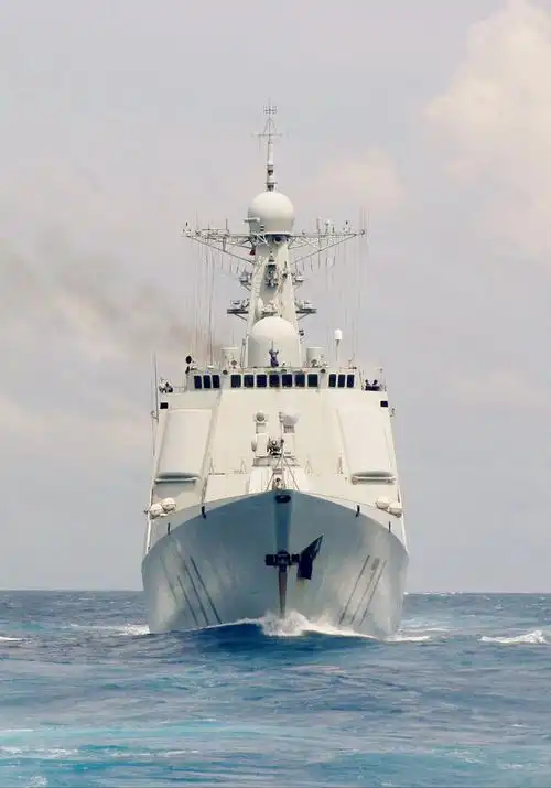 中华神盾舰回厂神秘改造 舰体侧面开"洞"