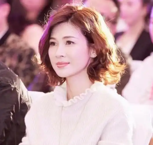 回顾痴恋周一围5年32岁嫁富商8年后老公负债童蕾经历了什么